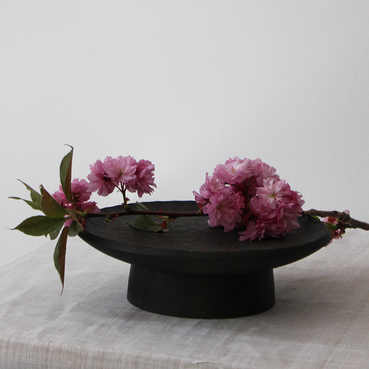 LARGE TALL JAPANESE PLATE (OR TRAY) IN CHESTNUT WOOD