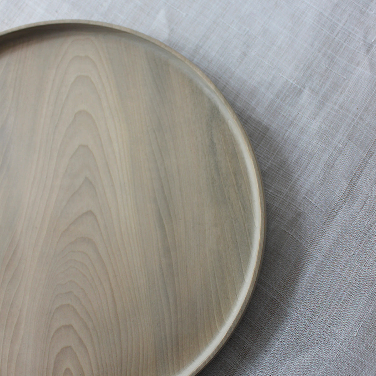 ROUND JAPANESE TRAY IN BLOND CHESTNUT WOOD