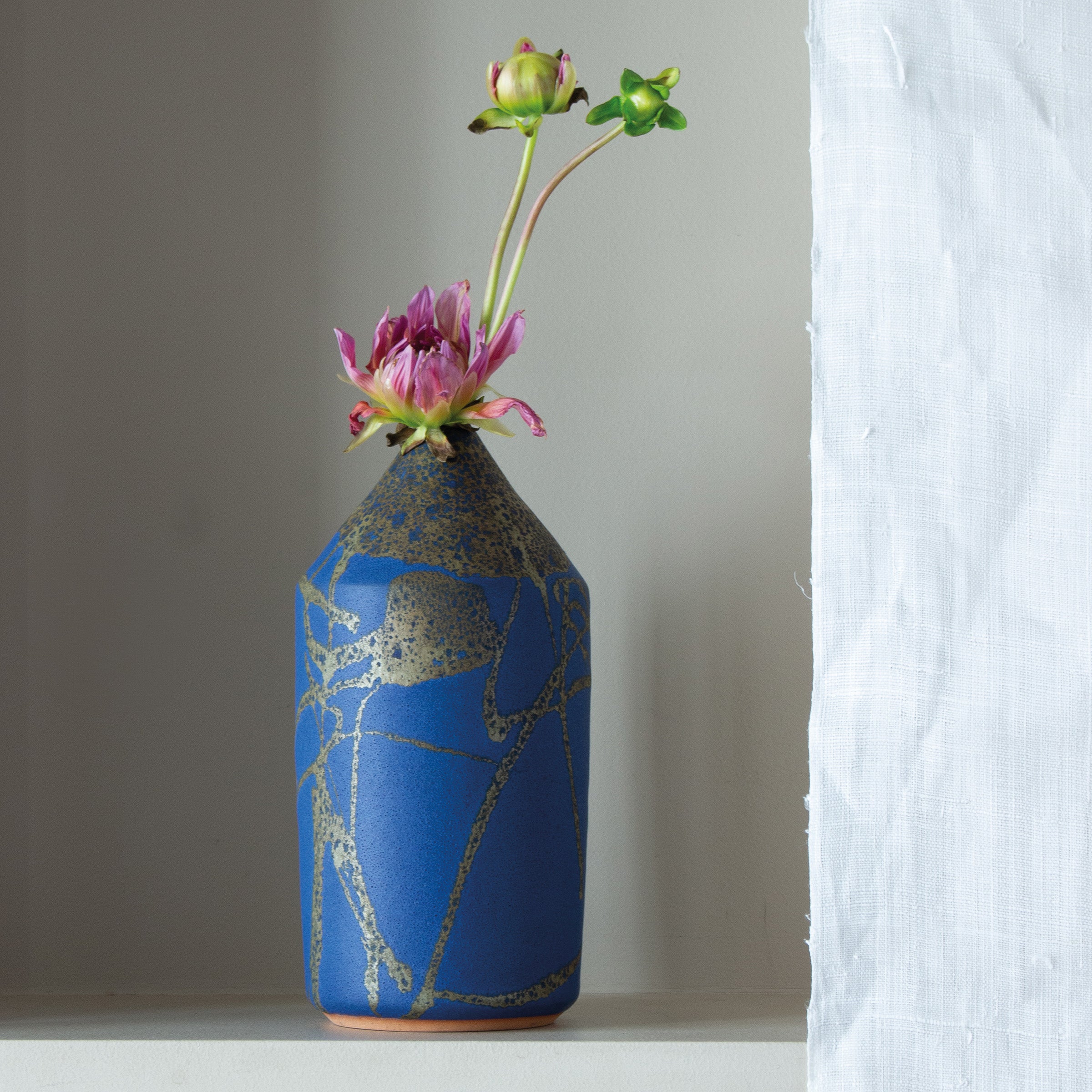 Vase bleu indigo de Hiroaki Morino