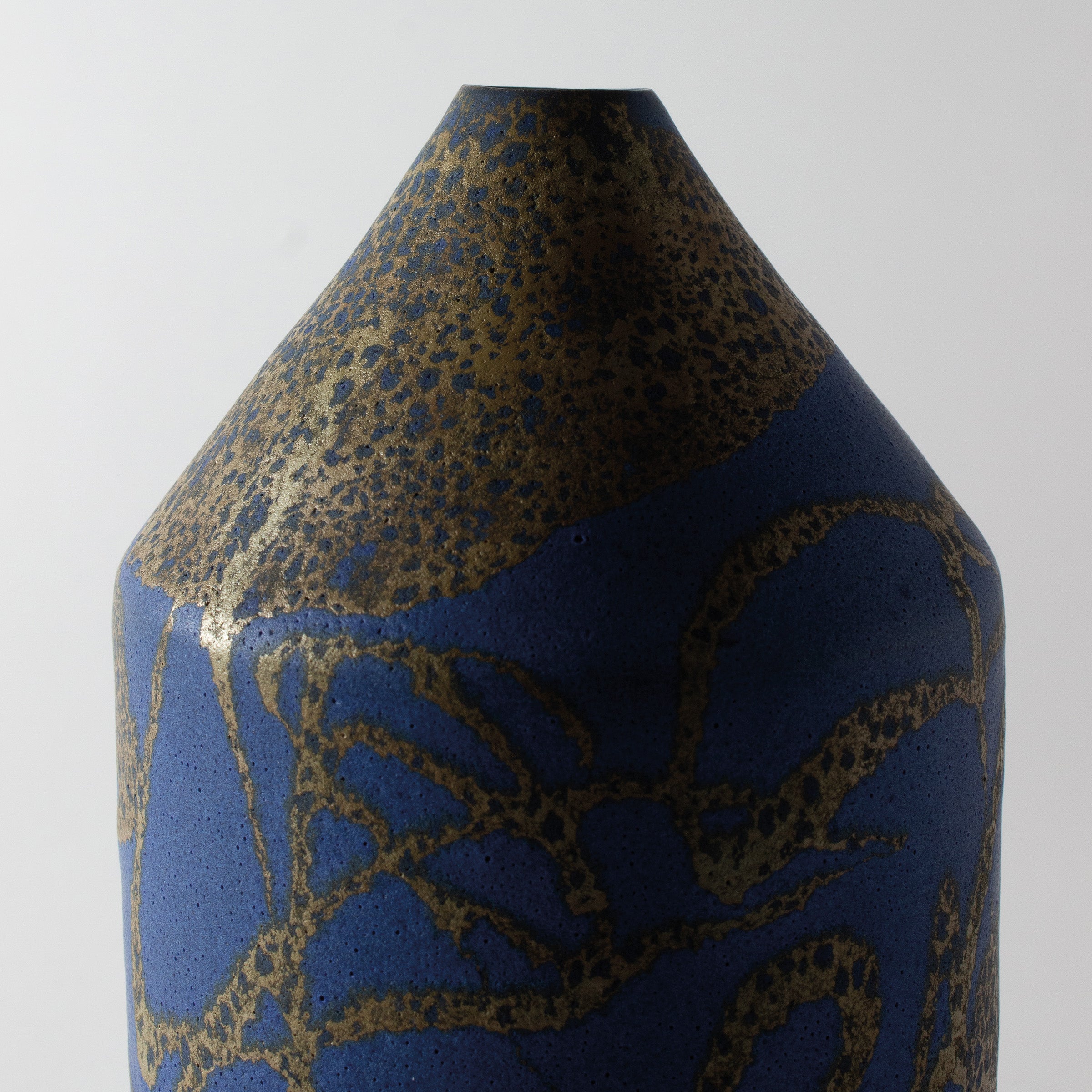 Vase bleu indigo de Hiroaki Morino