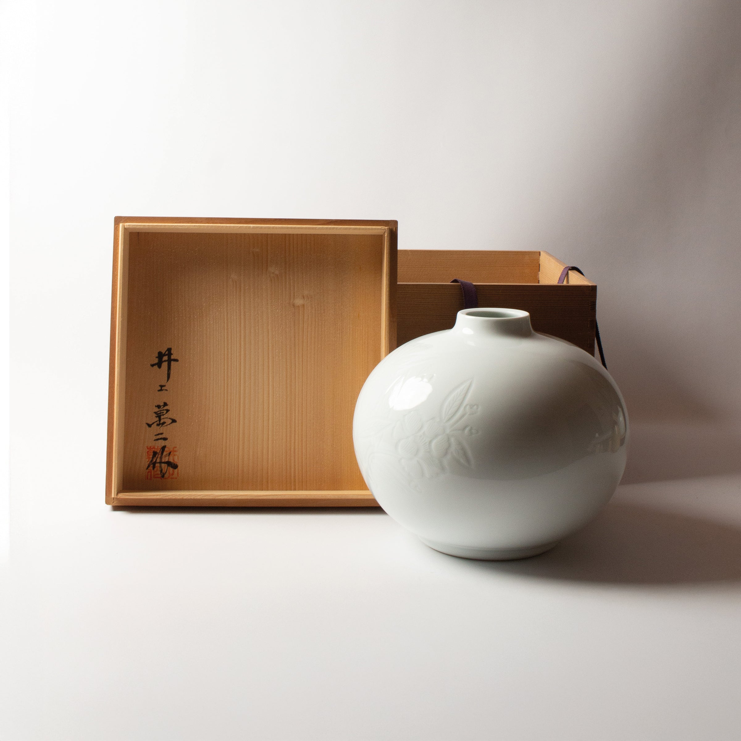 Porcelain vase and peonies by Manji Inoue