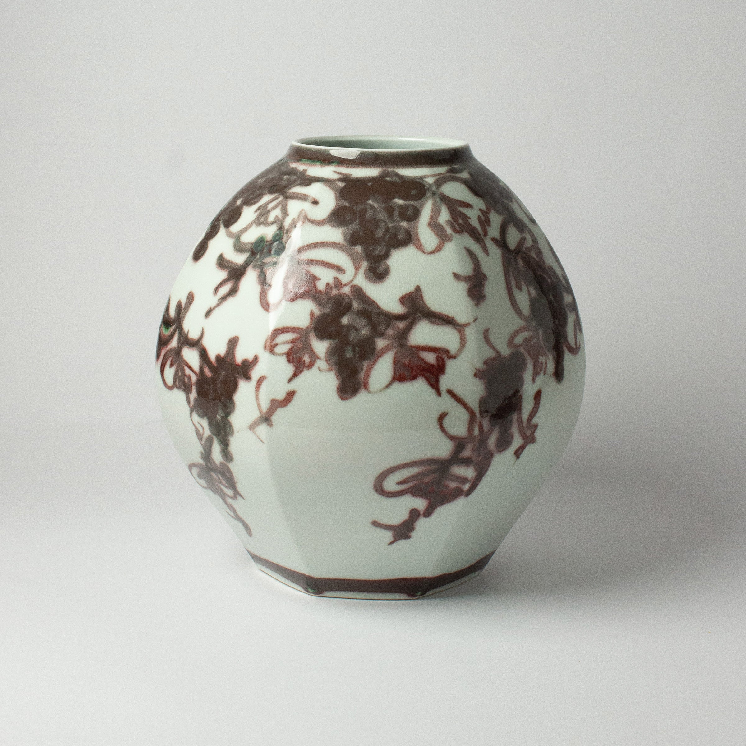 White porcelain vase with grape motifs by Kondō Hiroshi