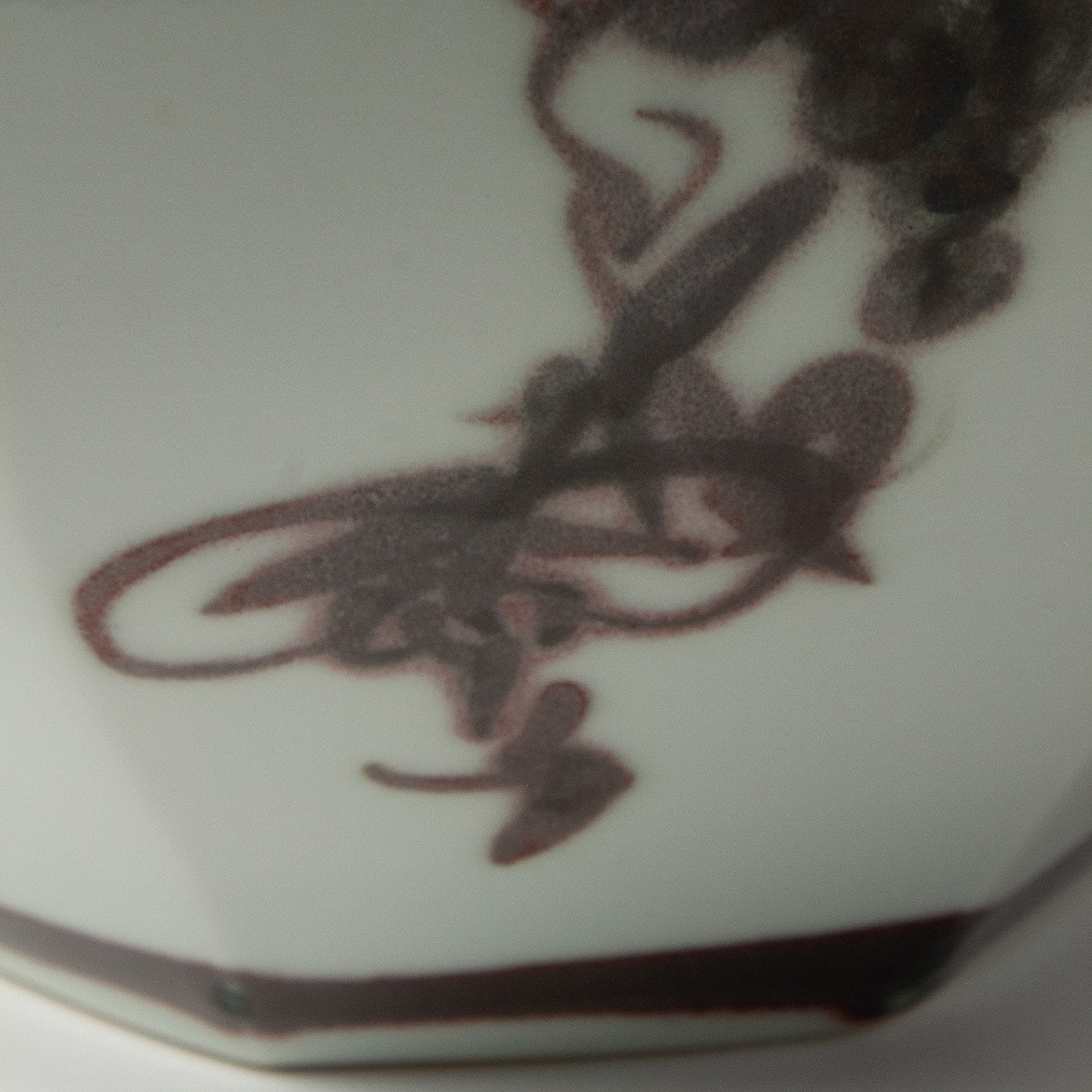 White porcelain vase with grape motifs by Kondō Hiroshi