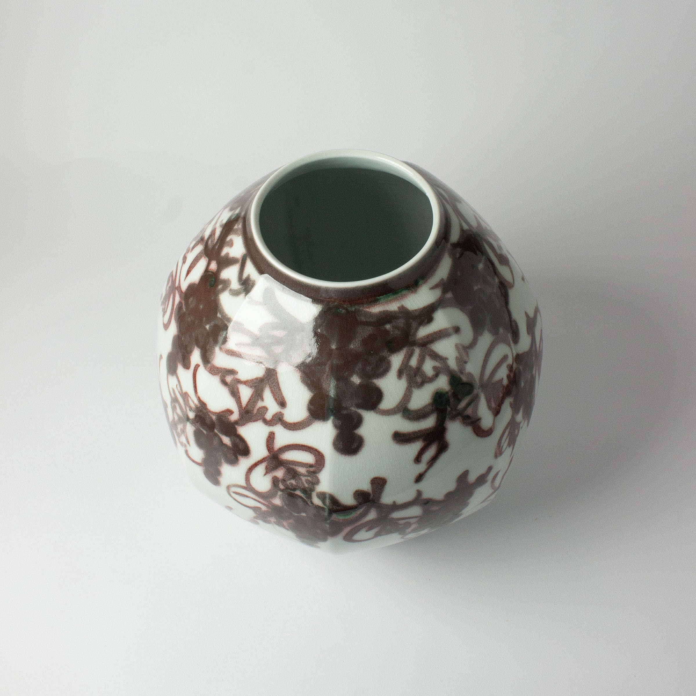 White porcelain vase with grape motifs by Kondō Hiroshi