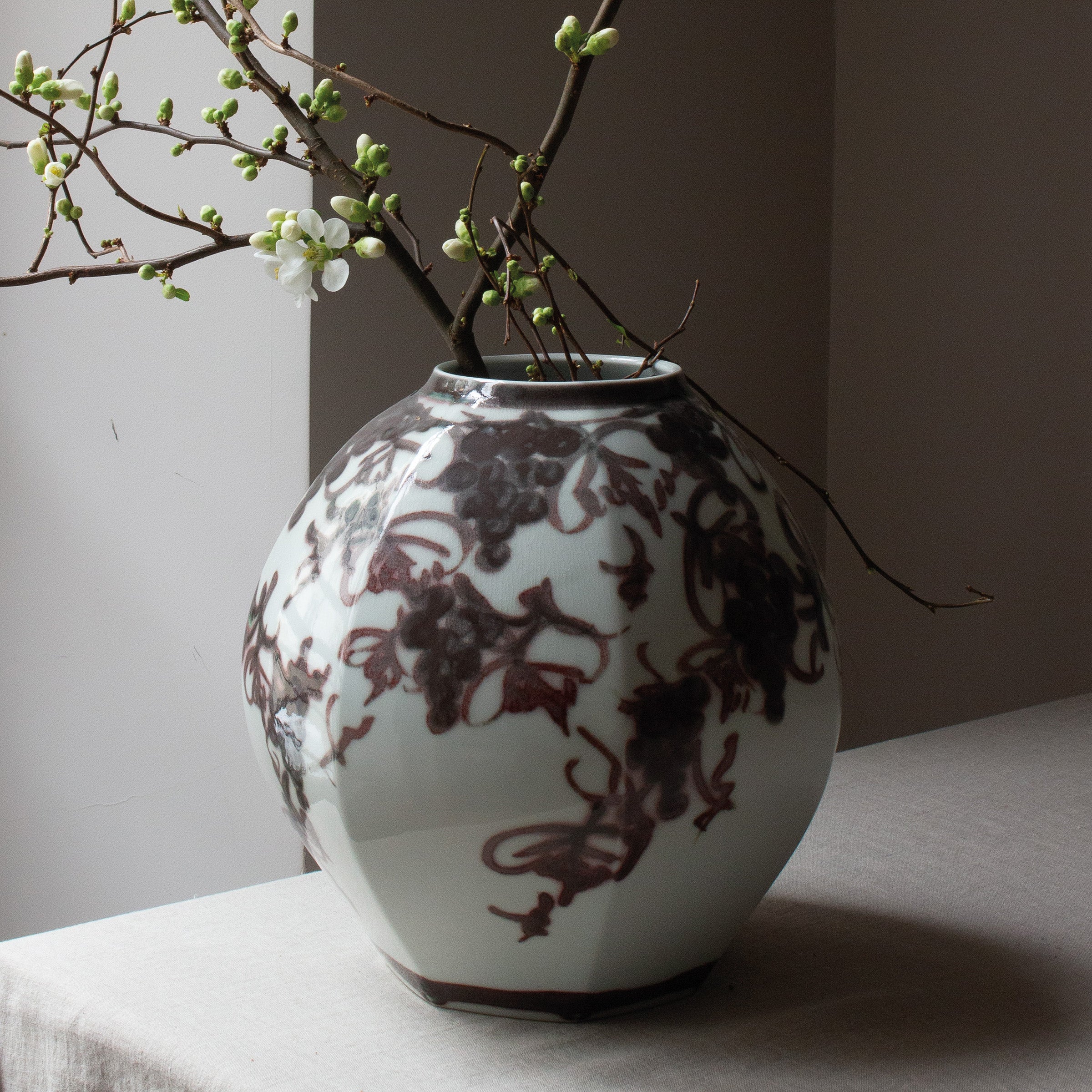 White porcelain vase with grape motifs by Kondō Hiroshi