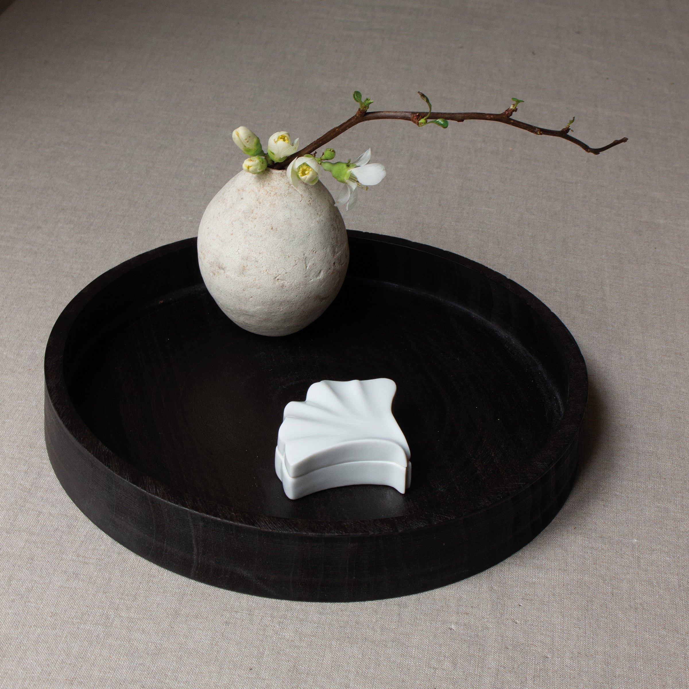 Arita porcelain Kōgō by Hōzan and nerikō (incense balls) japan