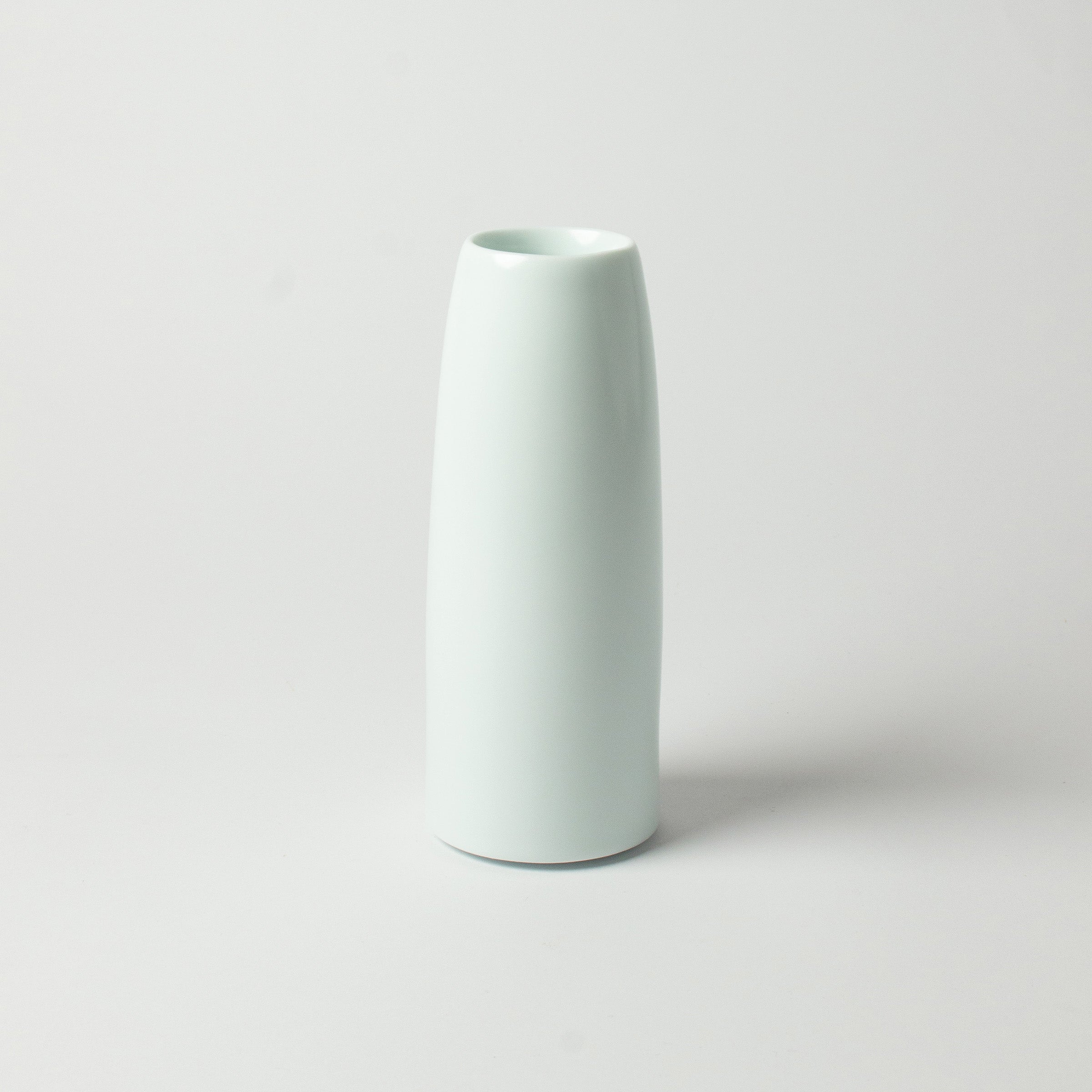 White porcelain vase by Akihiro Maeta, Living National Treasure