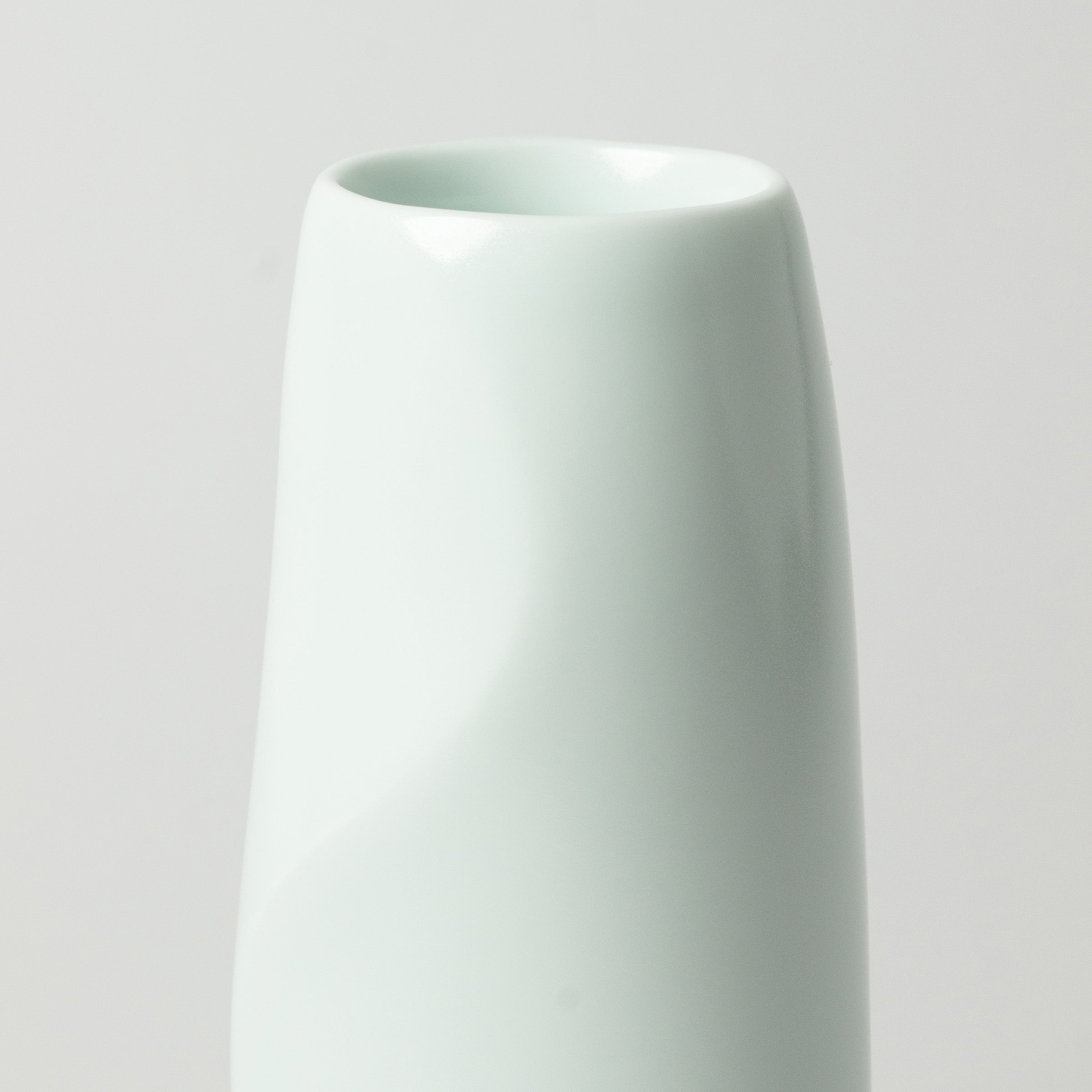 White porcelain vase by Akihiro Maeta, Living National Treasure