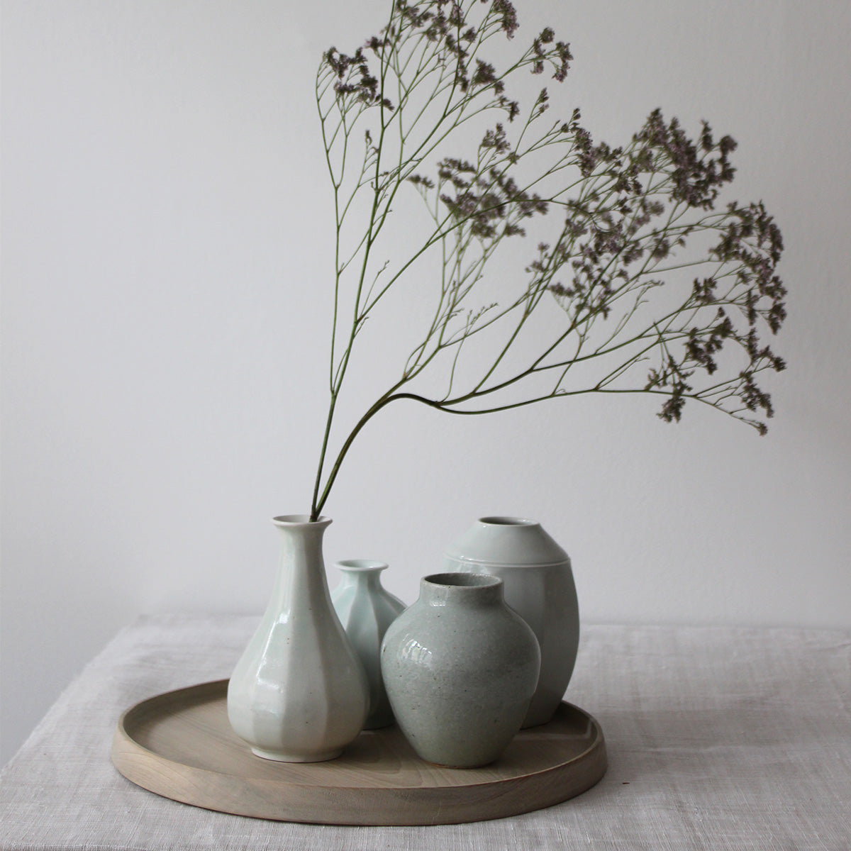 KOREAN VASE IN WHITE PORCELAIN AND CELADON GLAZE