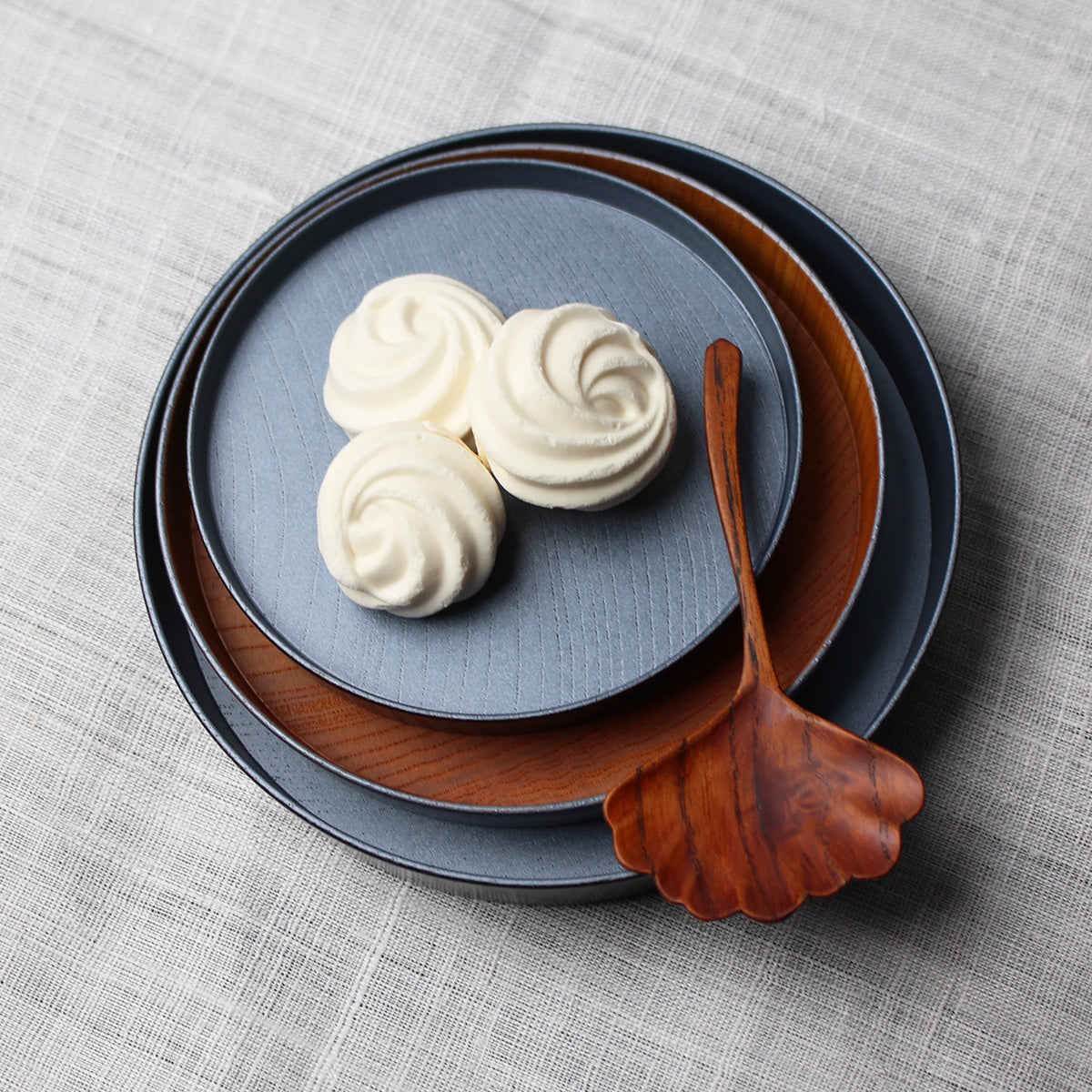 Set of 3 Japanese wooden plates, black urushi lacquer and metallic blue pigment