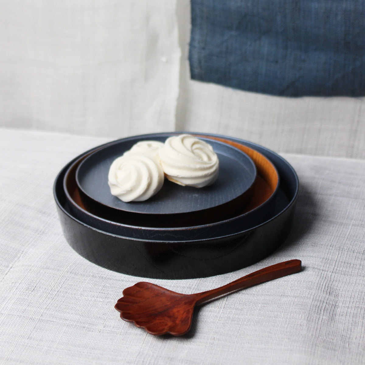 Set of 3 Japanese wooden plates, black urushi lacquer and metallic blue pigment