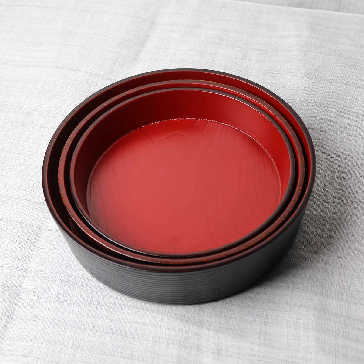 Set de 3 assiettes japonaises bois, laque urushi noire et rouge