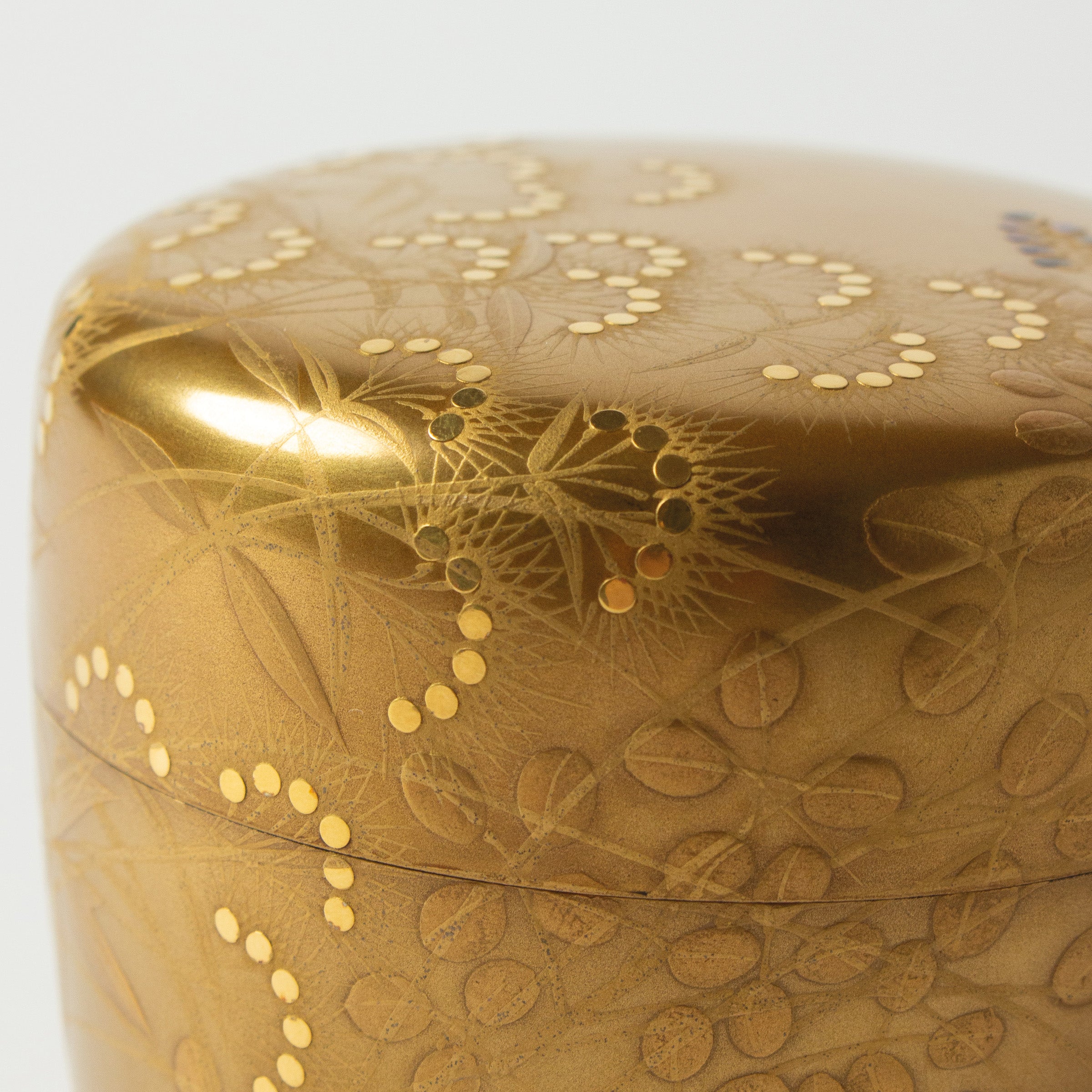 Natsume (tea box) Japanese urushi lacquer and maki-e gold powder decoration, akikusa motif (autumn grasses)