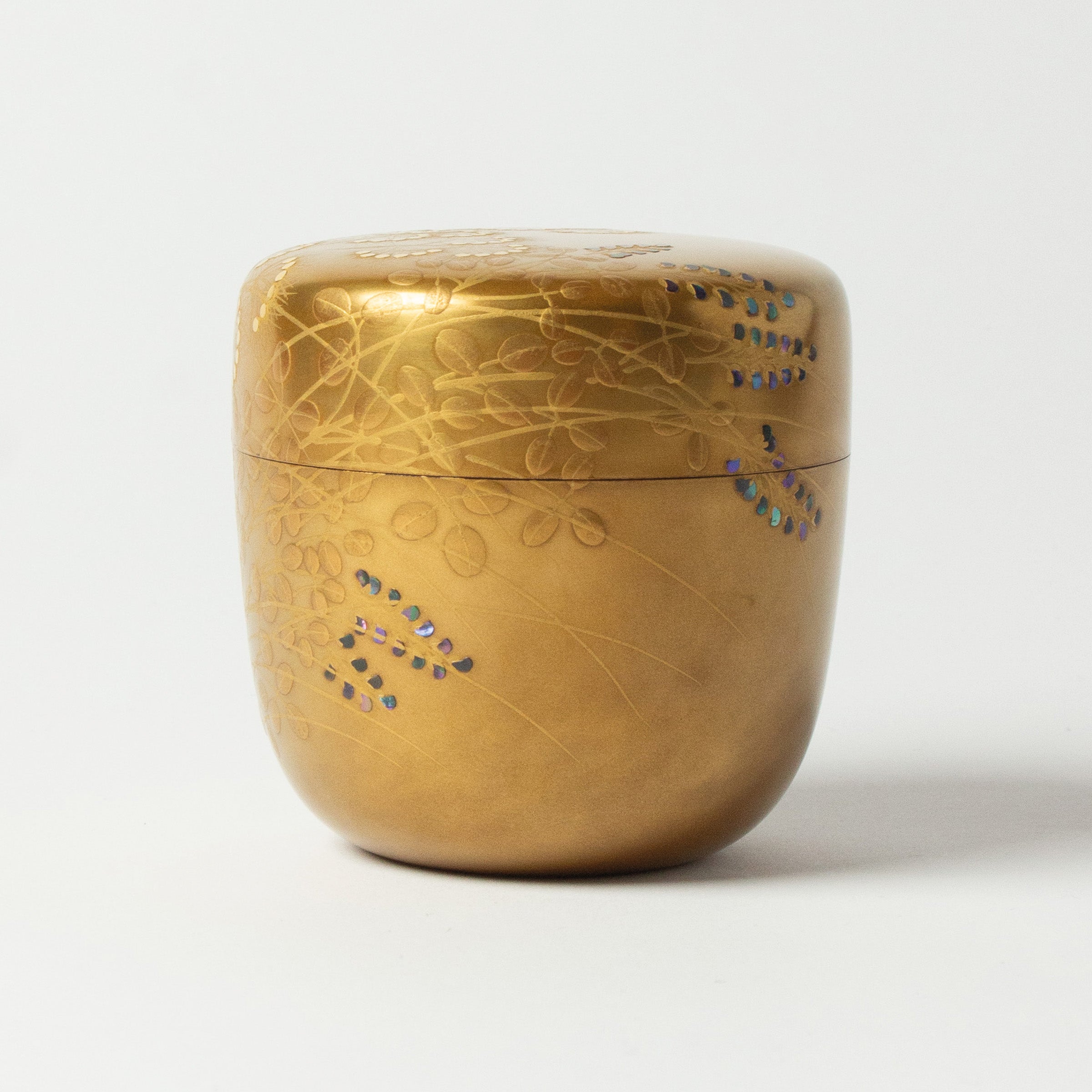 Natsume (tea box) Japanese urushi lacquer and maki-e gold powder decoration, akikusa motif (autumn grasses)