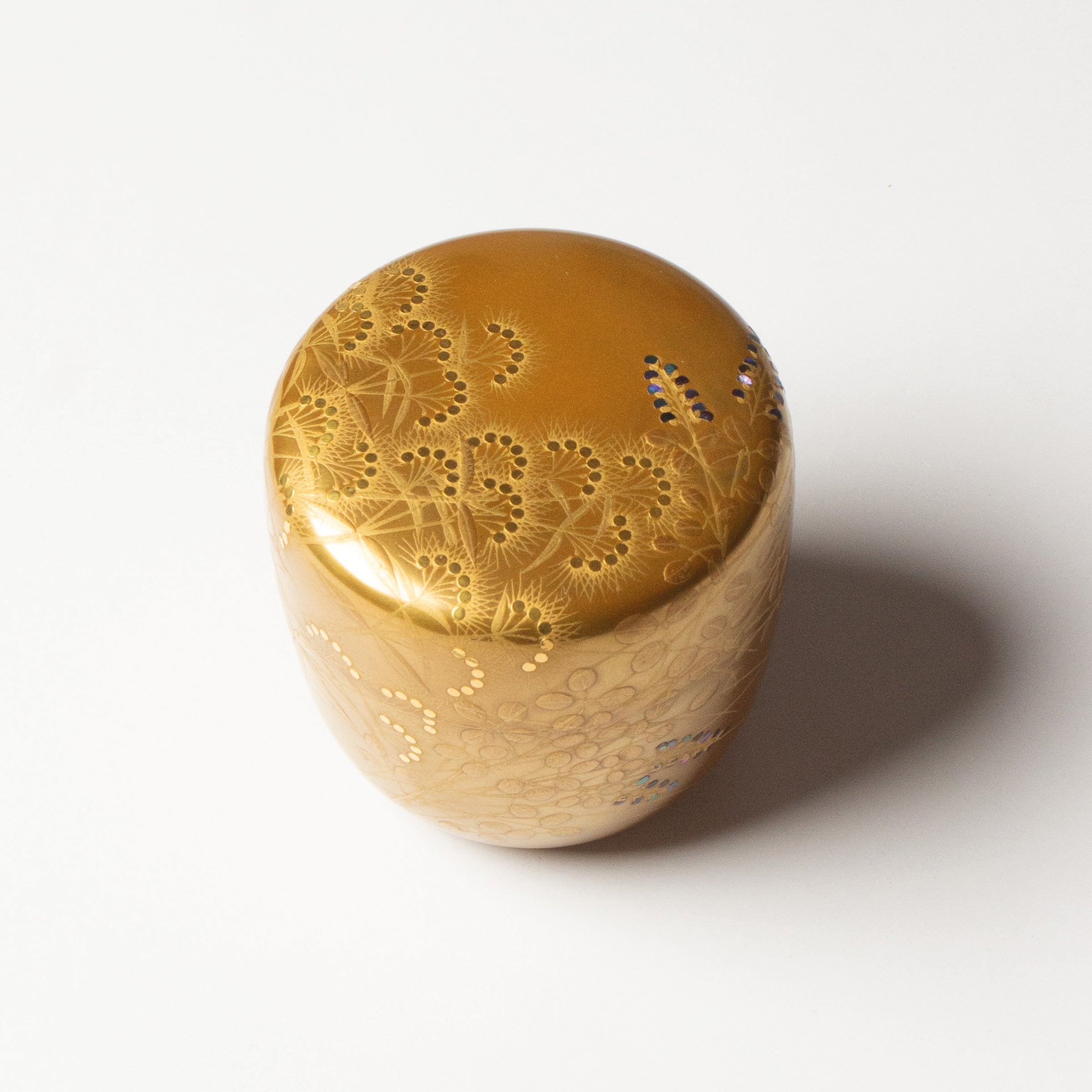 Natsume (tea box) Japanese urushi lacquer and maki-e gold powder decoration, akikusa motif (autumn grasses)