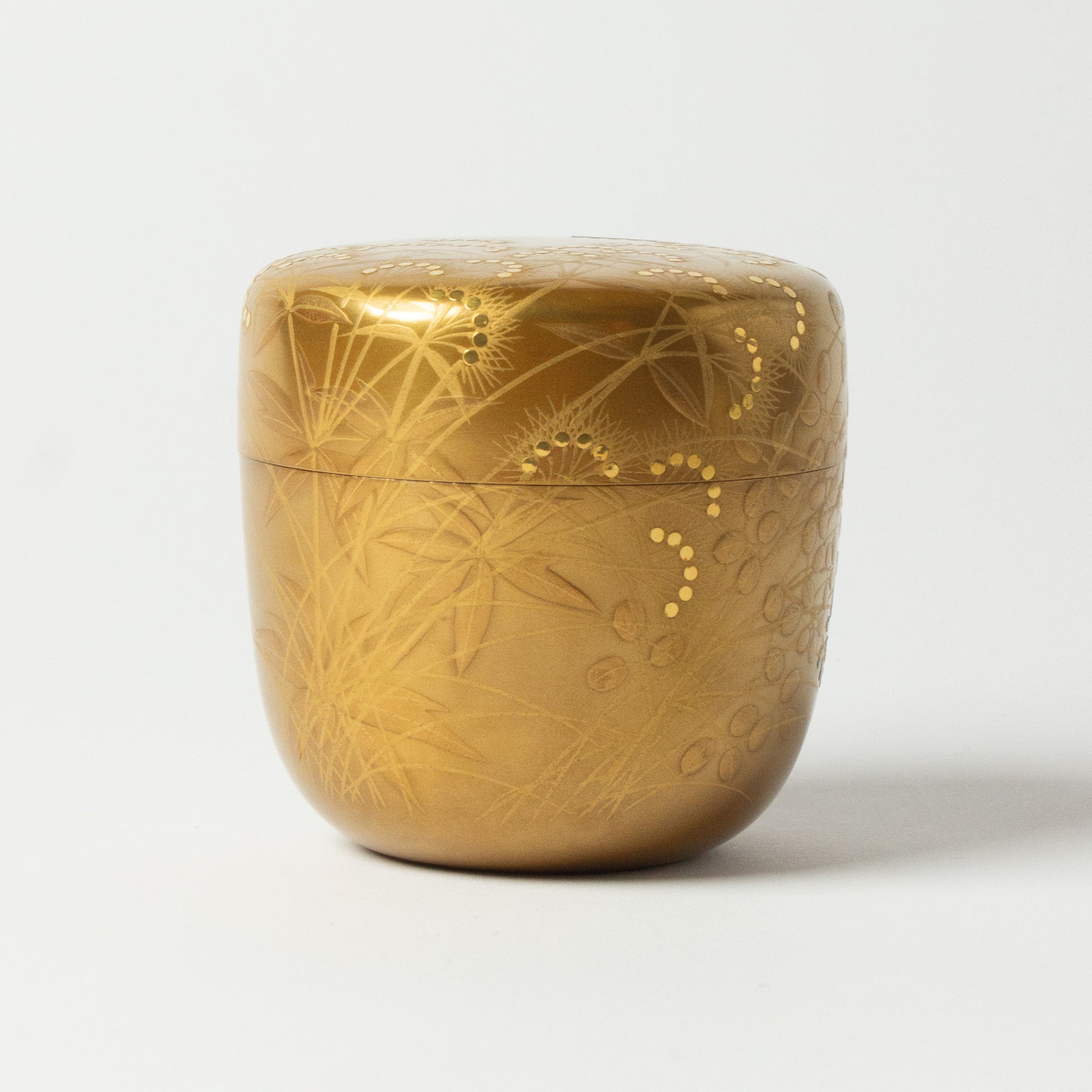 Natsume (tea box) Japanese urushi lacquer and maki-e gold powder decoration, akikusa motif (autumn grasses)