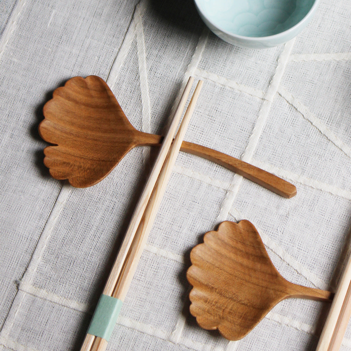 Cuillère coréenne feuille de ginkgo de Sung Woo Choi